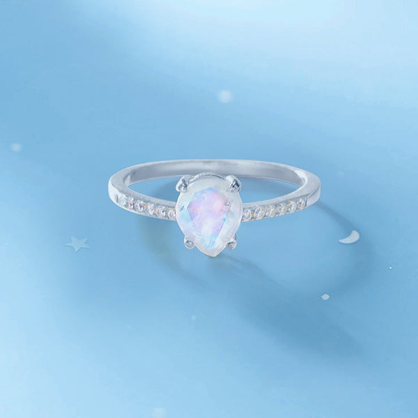 The Dreamy Luna Ring