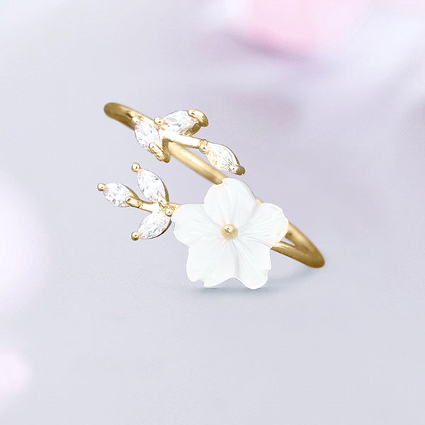 The Pristine Flower Ring