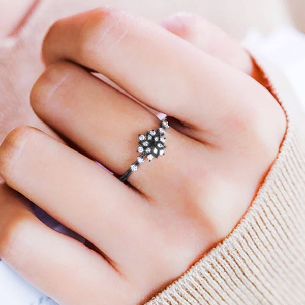 The Little Snowflake Ring