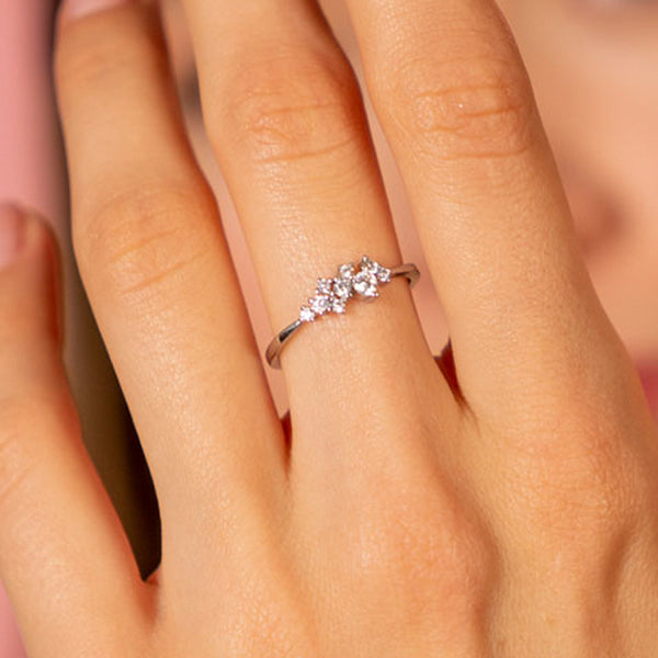 Dainty laurel ring store