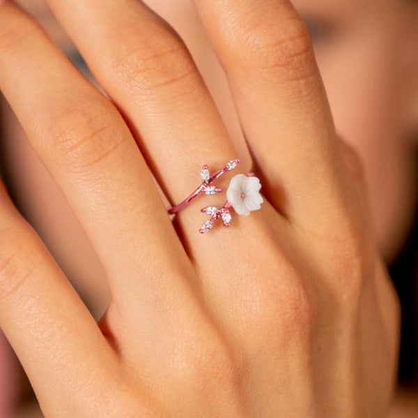 The Pristine Flower Ring